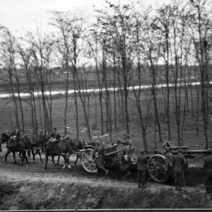 Magyar tüzérek a Délvidéken- 1941 (Forrás: Fortepan/Martin Djemil)
